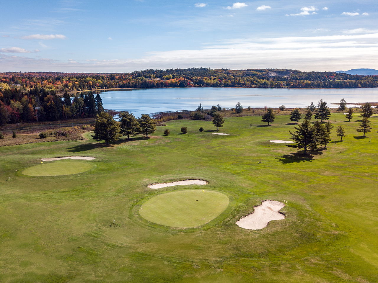 18 holes on 180 acres golf course homes. ME1518_1_CC
